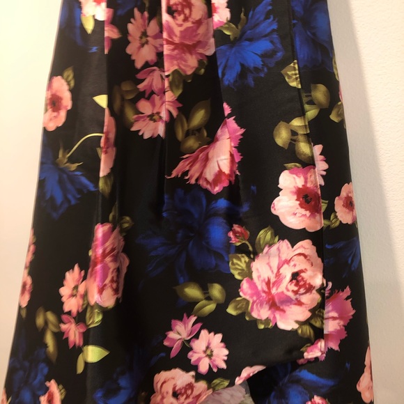 Fun and Functional Black Floral Gown Size 6/8 - Picture 4 of 6